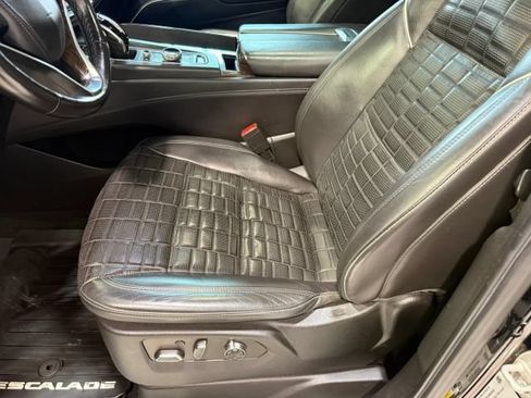 Used 2021 Cadillac Escalade ESV Premium Luxury Platinum w/ Heavy-Duty Trailer Package AWD/4WD image 28