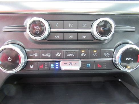 Used 2022 Ford F150 Lariat w/ Equipment Group 502A High image 31