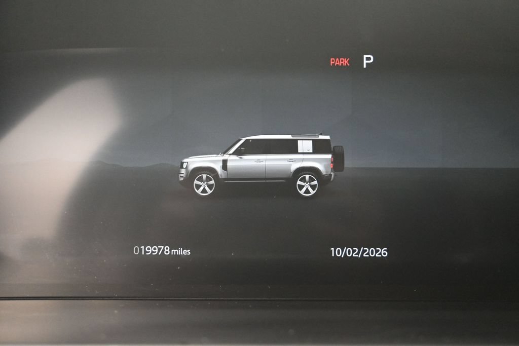 Used 2024 Land Rover Defender 110 X-Dynamic SE AWD/4WD image 26