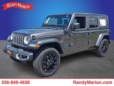 Used 2025 Jeep Wrangler Unlimited Sahara w/ Safety Group AWD/4WD image 1
