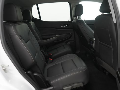 Used 2023 GMC Acadia SLT w/ Elevation Edition image 15