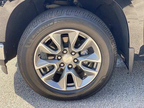 Used 2021 Chevrolet Silverado 1500 LT AWD/4WD image 11