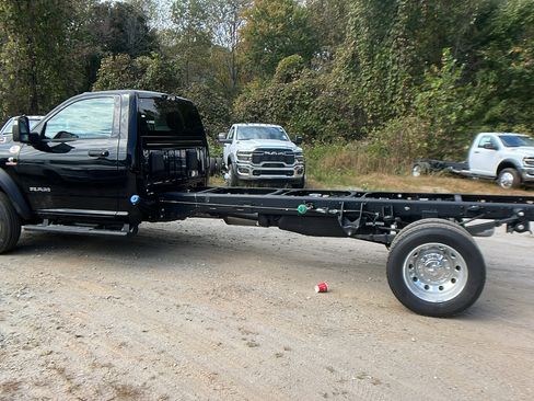 New 2025 RAM 5500 4x4 Regular Cab image 11