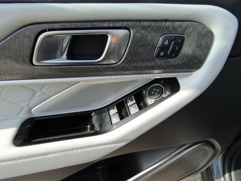 Used 2025 Ford Explorer Platinum w/ Ultimate Package image 20