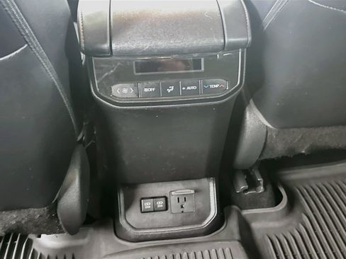 Used 2021 Toyota Highlander Limited AWD/4WD image 29
