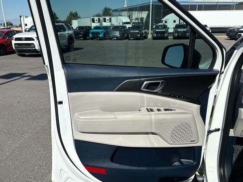 Used 2025 Kia Carnival SX Prestige FWD image 12