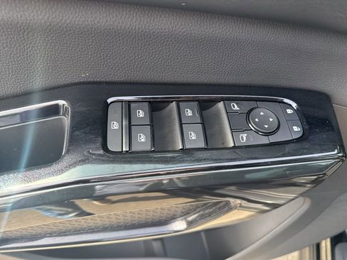 Used 2022 Nissan Pathfinder SV image 28