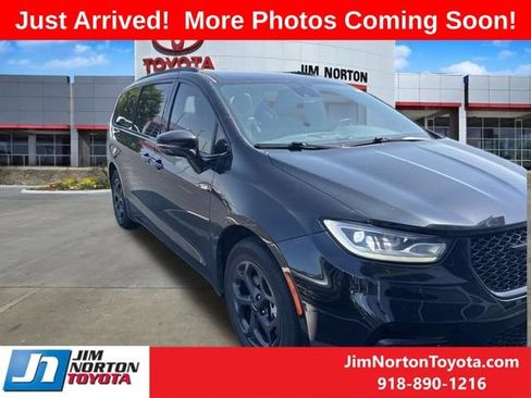 Used 2021 Chrysler Pacifica Limited w/ Premium & Safety Sphere Group FWD image 1