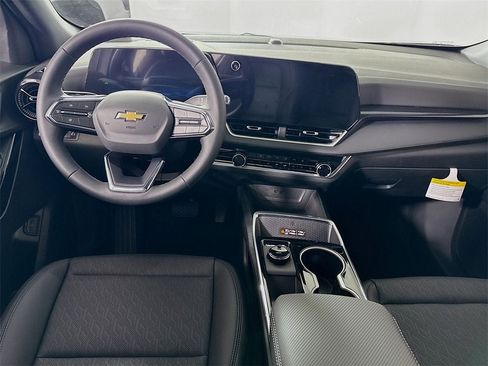 New 2026 Chevrolet Equinox LT w/ Convenience Package II image 2