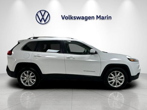 Used 2016 Jeep Cherokee Limited w/ Luxury Group AWD/4WD image 6