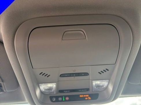 Used 2023 Chevrolet Equinox Premier image 25