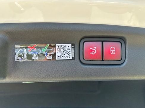 New 2026 Mercedes-Benz C 300 4MATIC Sedan image 36
