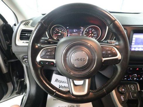 Used 2018 Jeep Compass Latitude w/ Popular Equipment Group AWD/4WD image 16