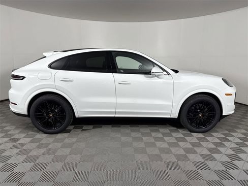 New 2025 Porsche Cayenne Coupe image 8
