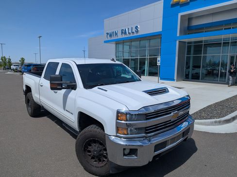 Used 2018 Chevrolet Silverado 2500 LT w/ LT Fleet Convenience Package AWD/4WD image 4