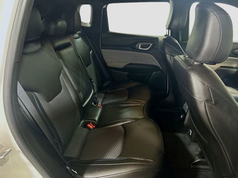 Used 2025 Jeep Compass Latitude image 23