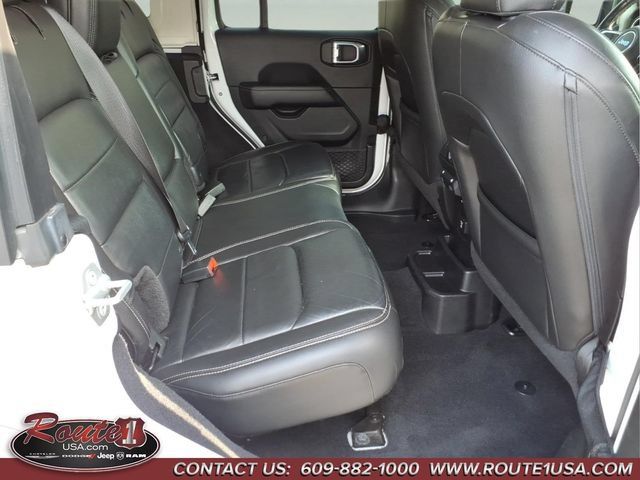 Used 2018 Jeep Wrangler Unlimited Sahara w/ Cold Weather Group AWD/4WD image 27