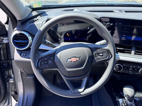 New 2025 Chevrolet Trax LT image 25