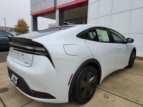 New 2026 Toyota Prius SE image 11