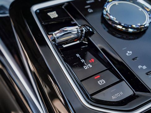 New 2026 BMW 740i image 21