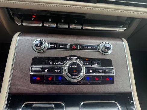 Used 2023 Lincoln Aviator Reserve w/ Equipment Group 201A AWD/4WD image 19