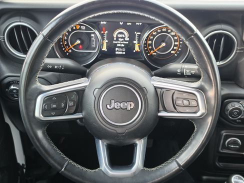 Used 2021 Jeep Gladiator Overland AWD/4WD image 13