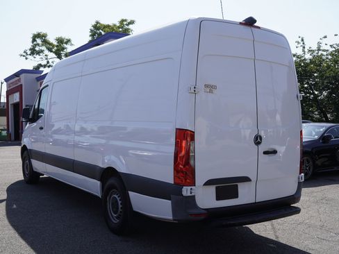 Used 2021 Mercedes-Benz Sprinter 2500 w/ Driver Convenience Package image 5