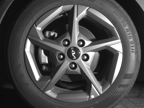 Used 2025 Kia K4 FWD image 12