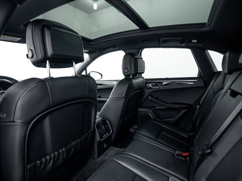 Certified 2026 Porsche Macan image 25