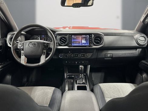 Used 2020 Toyota Tacoma TRD Sport w/ Technology Package AWD/4WD image 18