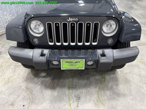 Used 2016 Jeep Wrangler Unlimited Sahara w/ Connectivity Group AWD/4WD image 18