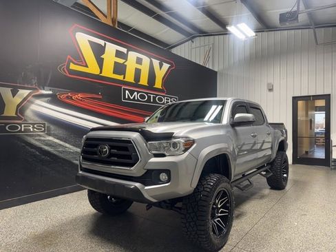 Used 2020 Toyota Tacoma SR5 w/ Technology Package image 1