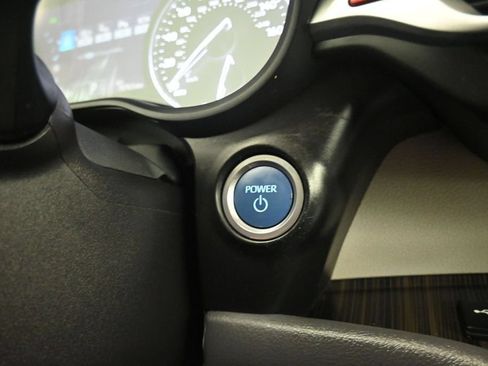 Used 2021 Toyota Sienna Limited FWD image 18