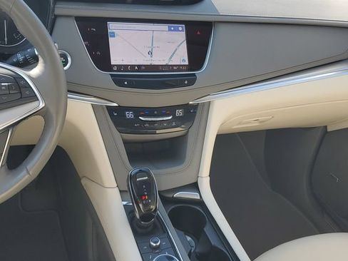 Certified 2024 Cadillac XT5 Premium Luxury AWD/4WD image 33