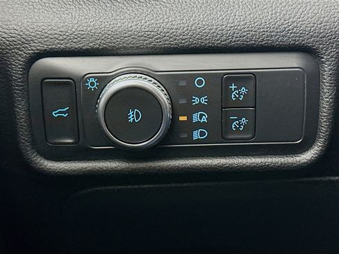 Used 2022 Ford Explorer XLT w/ Equipment Group 202A image 19