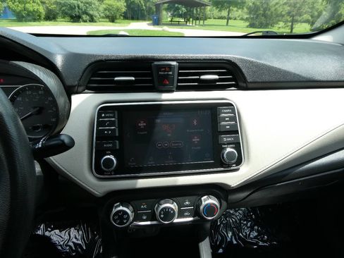 Used 2021 Nissan Versa SV FWD image 16