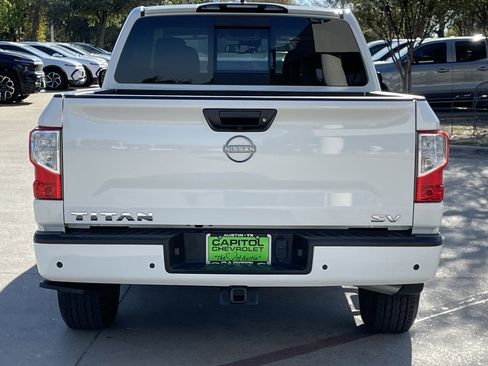 Used 2024 Nissan Titan SV w/ SV Convenience Package image 5
