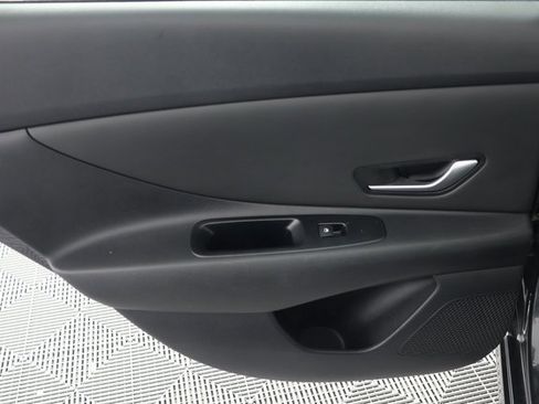 Used 2021 Hyundai Elantra SEL w/ Convenience Package image 26