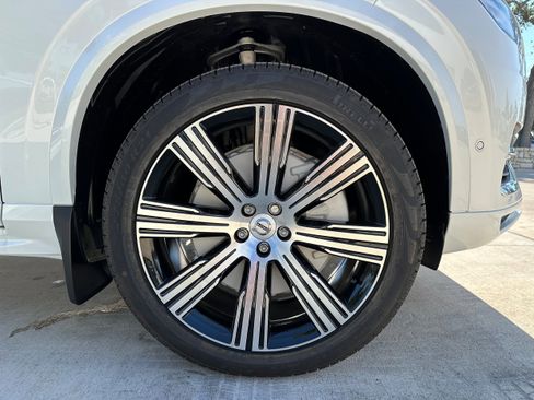 Certified 2025 Volvo XC90 T8 Plus w/ Protection Package Premier AWD/4WD image 7