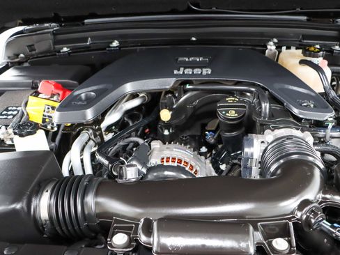 Used 2021 Jeep Gladiator Sport image 29