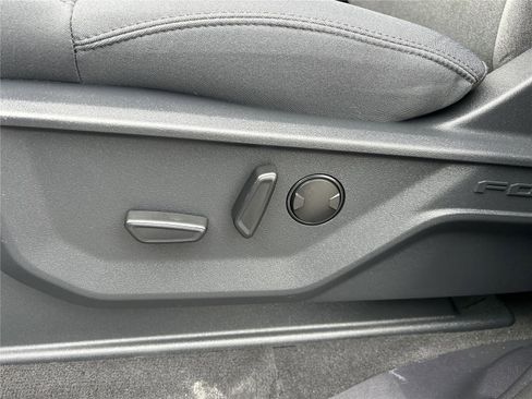 Certified 2025 Ford Expedition Active image 8