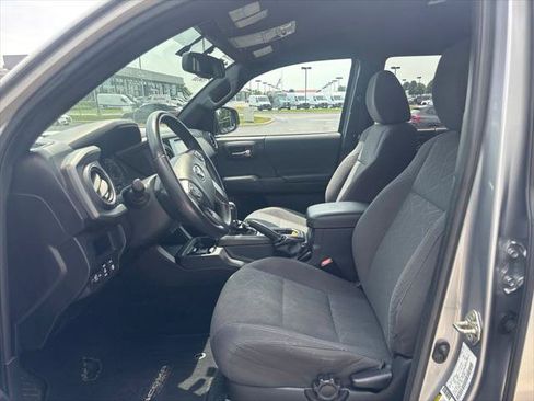 Used 2017 Toyota Tacoma TRD Sport w/ Tow Package (A/T) AWD/4WD image 15