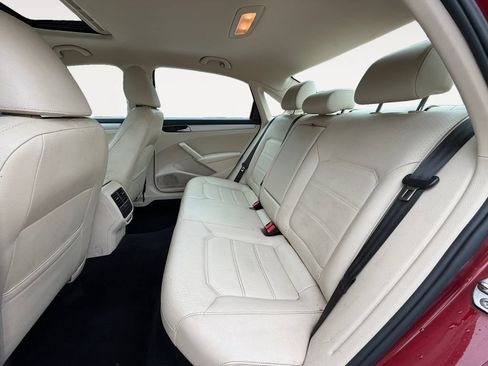 Used 2019 Volkswagen Passat 2.0T Wolfsburg w/ Wheels & Sunroof Package FWD image 12