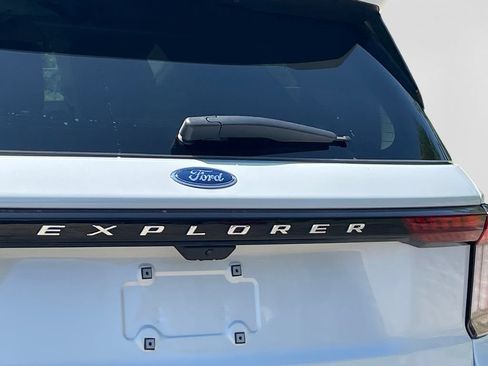 Used 2026 Ford Explorer Active AWD/4WD image 33