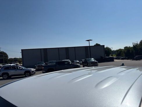 Used 2022 Toyota Highlander L FWD image 14