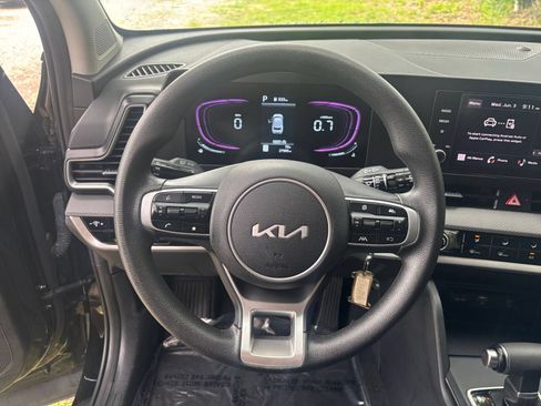 Used 2025 Kia Sportage LX FWD image 28
