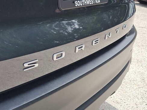Used 2022 Kia Sorento LX FWD image 11