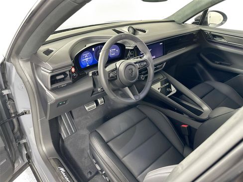 Certified 2025 Porsche Macan Turbo Electric AWD/4WD image 4
