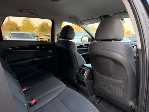 Used 2019 Kia Sorento AWD V6 w/ LX V6 Convenience Package image 18