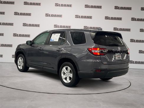Used 2023 Honda Pilot LX image 3